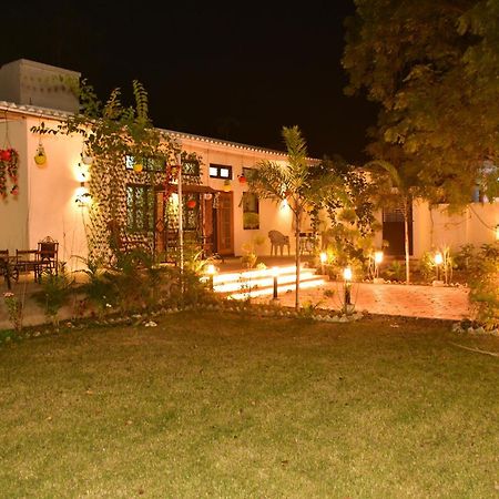 Villa Gc Farms Ayodhya Esterno foto